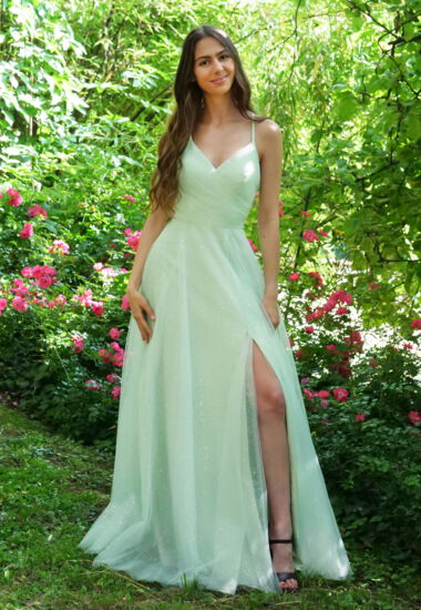 Abendkleider, Abendmode  für Hochzeitsgäste in Frankfurt. Auch oft gefunden für: Abendkleid, Abendmode, Abiballkleid, langes Kleid für Abiball, Abendkleid für Abifeier, Brautjungfernkleid, langes Abendkleid, elegante Abendmode für Frankfurt.