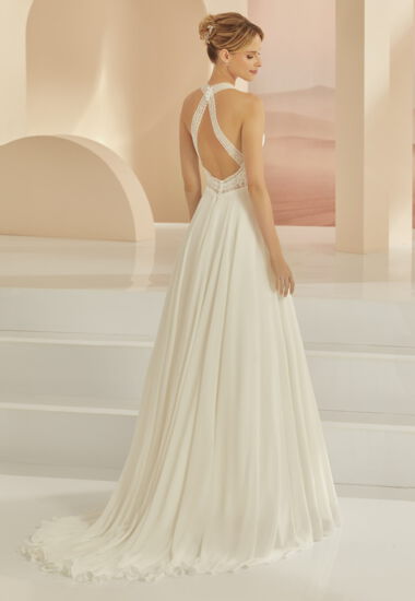 Standesamtkleid für den Hochsommer mit Rückenausschnitt und einem Rock aus Softtüll.