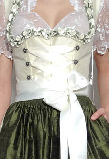 Dirndl aus edler Seide.