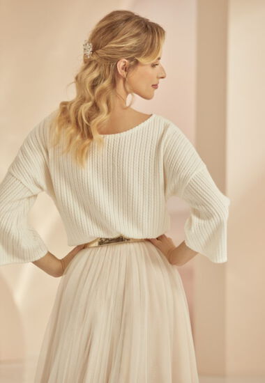 Moderner Bolero in Creme.