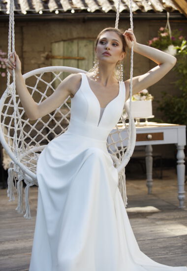 Wunderschönes, schlichtes und extravagantes Brautkleid. Ein Traum in Creme.