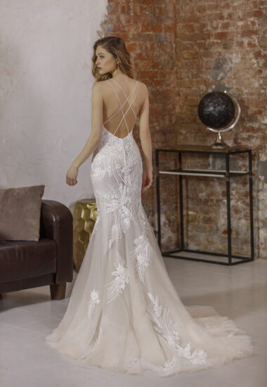 Dieses Meerjungfrau-Brautkleid hat eine fantastische, figurbetonte Passform.