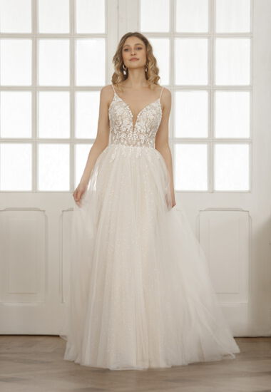 Dieses wunderschöne Brautkleid kombiniert Vintage- und Boho-Elemente.