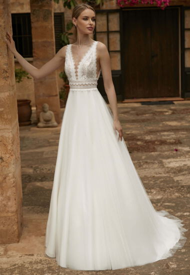 Wow! Ein Blickfang den man unbedingt sehen muss. Hochzeitskleid fließend mit Schleppe; Oberteil mit tiefen V-Ausschnitt.