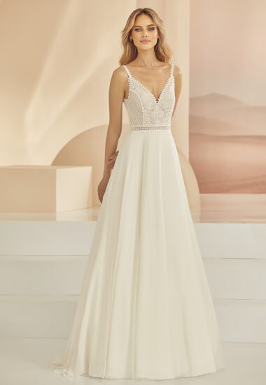 Das Brautkleid ist in Ivory-Nude eignet sich super für eine freie Trauung und auf für das Standesamt.