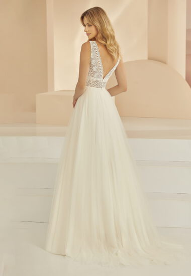 Standesamtkleid in Boho Chic. Oberteil aus Spitze, leicht transparent. Rock ohne Schleppe aus weichem Tüll.
