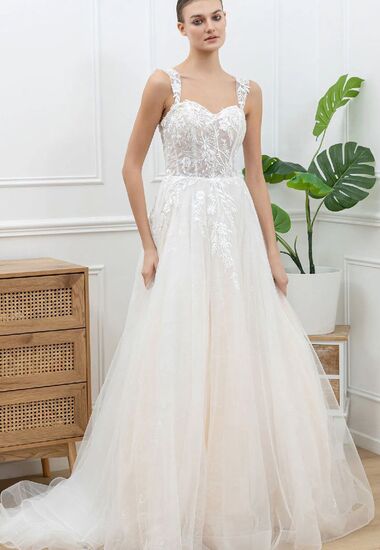 Eine verzaubernde, romantische Silhouette. Brautkleid in Creme, eignet sich auch für das Standesamt. 