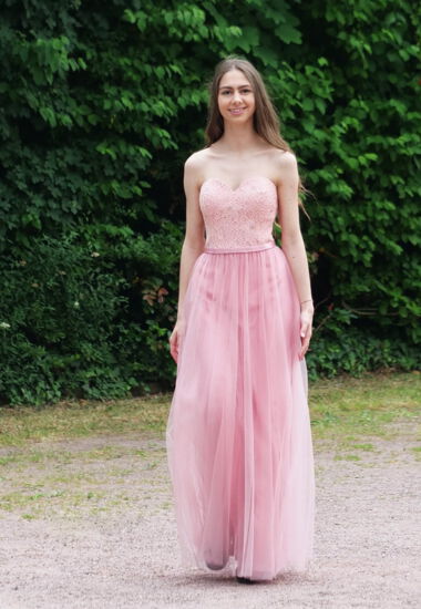 Mädchenhaft und glamourös! Genau so muss ein Abiballkleid sein.