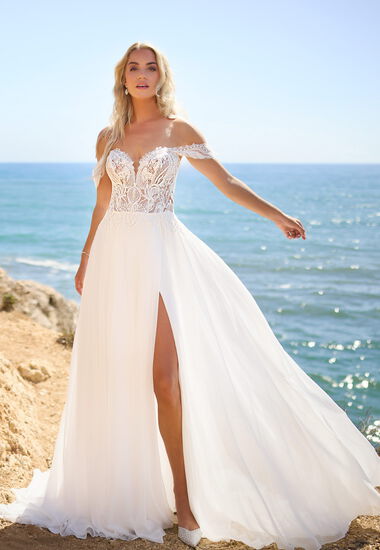Boho Brautkleid mit Spitzenoberteil und Chiffonrock.