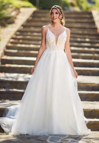 Wunderschönes, romantisches Prinzessinnen Brautkleid mit hochwertiger Spitze und Glitzertüll.