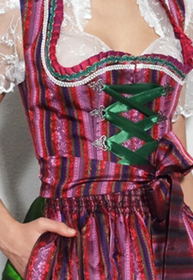 Dirndl aus edlem Satin.