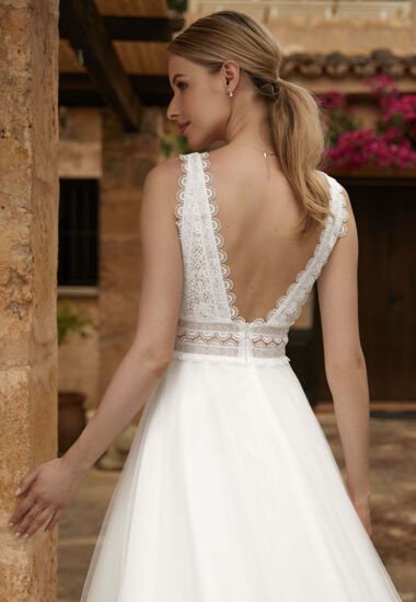 Traumhaftes Boho Brautkleid mit tiefem Rückenausschnitt.
 